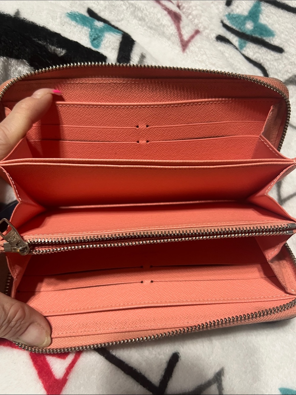 Louis Vuitton Epi wallet. - Picture 4 of 6